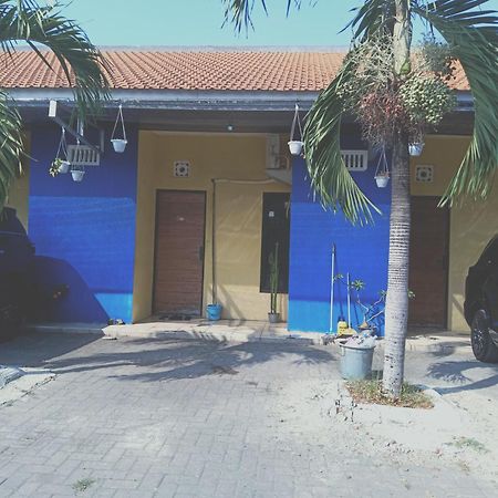 Kost Backpacker Hotel Sidoarjo Exterior photo