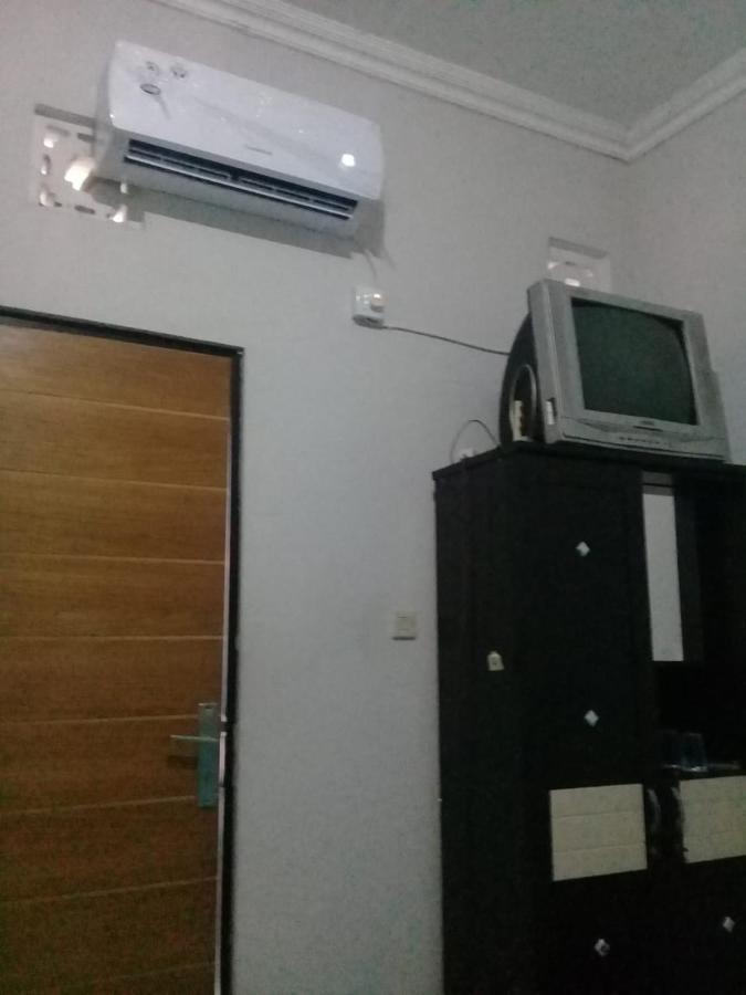 Kost Backpacker Hotel Sidoarjo Exterior photo